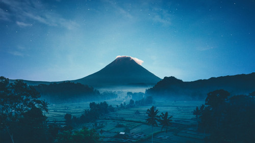 mount agung volcano rice fields bali indonesia crescent 1920x1080 1107.jpg