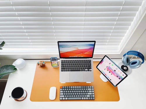 basicappleguy desk setup 03.jpg