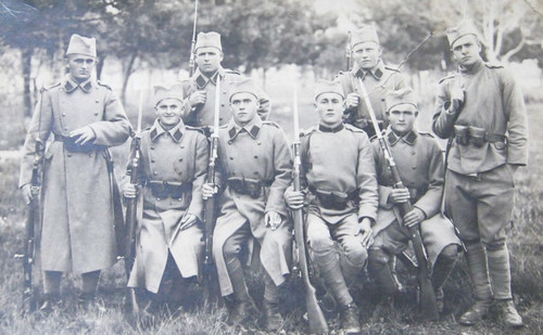 254884 73106306 Srpska vojska sa puskama Mostar slika O 50106869.jpg