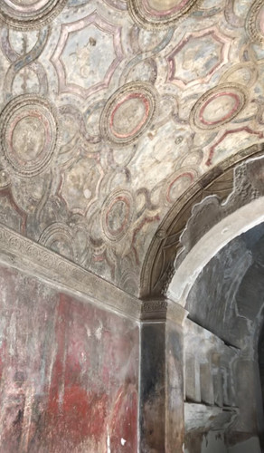 Frescoes in thermal baths of Pompeii 10.8.jpg