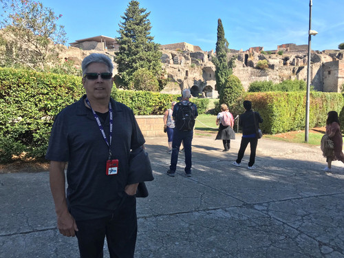 Entrance to Pompeii 10.8.jpg