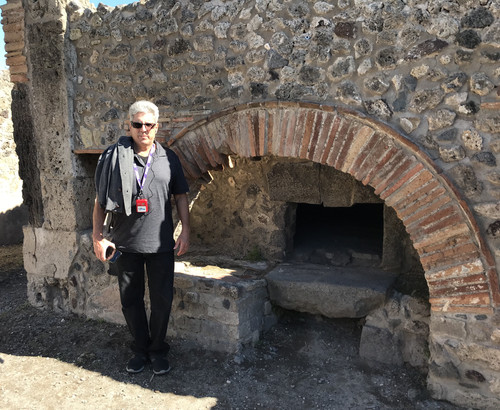 Brick oven in Pompeii 10.8.jpg