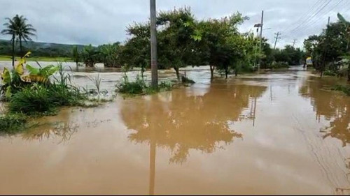 Banjir di kec nguntoronadi krn sungai wiroko meluap.jpg