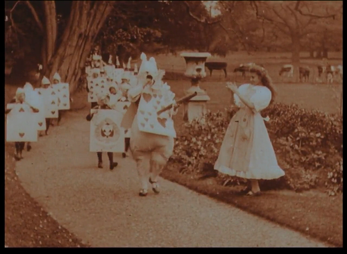 9 1903 爱丽丝漫游仙境 Alice in Wonderland.ts 20191108 225040.841.png