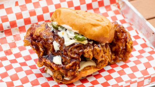 SweetDaisy Penny sHotChicken 20210706 transformed.jpg