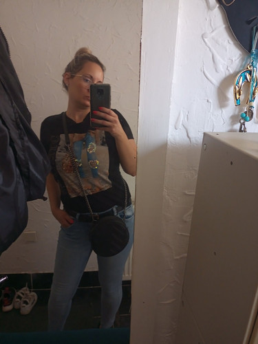 IMG de4e7a18b9bbd1194b6530b84bf0fc3b V.jpg