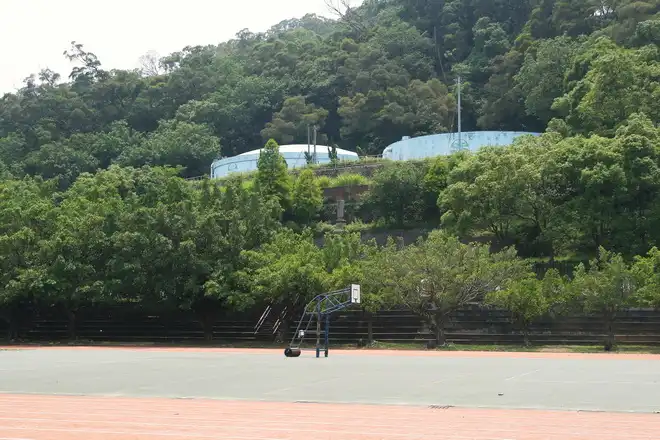吳天佑紀念碑位於竹東國小校園