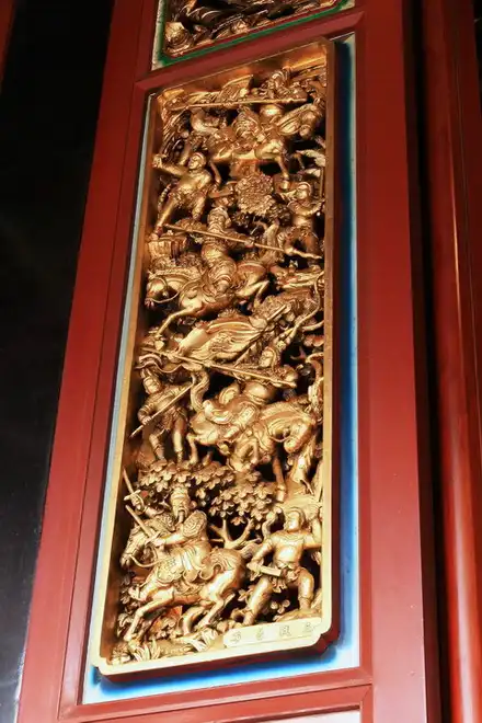 大龍峒保安宮的三戰呂布門扇雕飾