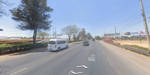 Zona despo frente a plaza comercial.png