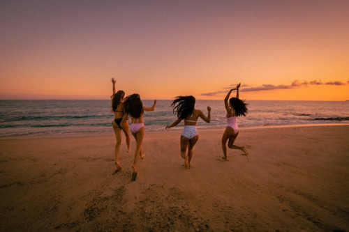 Victorias Secret Frankies Bikinis Spring 2023 Campaign.jpg