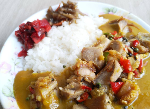 เฟรดดี้ ข้าวแกงกะหรี่.jpg