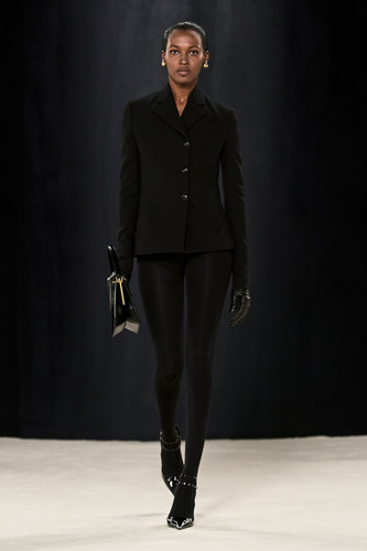 Ferragamo FW23 12.jpg
