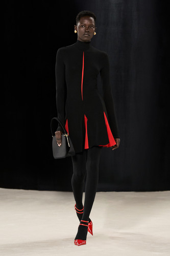 Ferragamo FW23 40.jpg