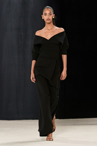 Ferragamo FW23 67.jpg