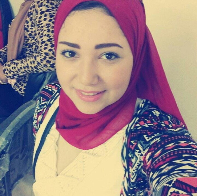 مدام قمر بتخون جوزها مع عشيقها وتبعتله صورها ويفضحها