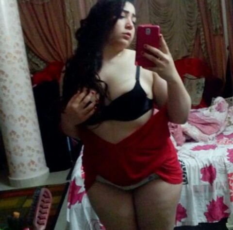 مدام قمر بتخون جوزها مع عشيقها وتبعتله صورها ويفضحها HMiYOVS
