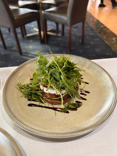 Goats cheese bruschetta with rocket salad, balsamic dressing (V).jpg