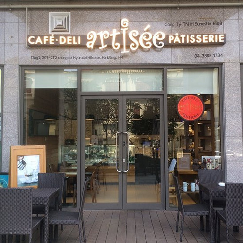 exterior frontSTORE.jpg