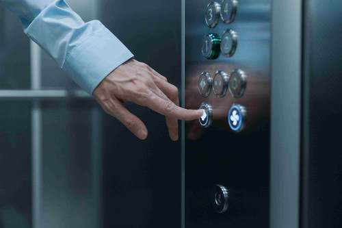 elevator min min.jpg