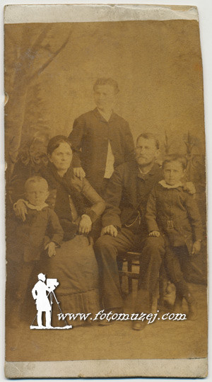 porodica velika prednja.jpg