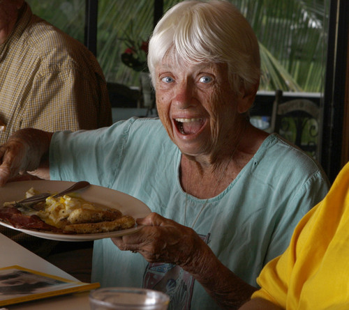 Grandma Plate 71Q9572 1 (dragged).jpg