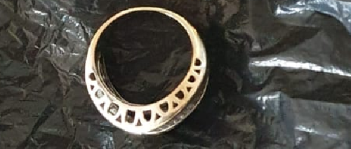 gold ring with diamonds smiliar 2.png