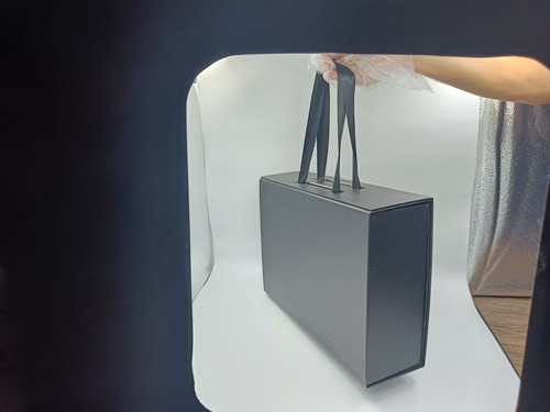 Buy Luxury gift hampers online at affordable price.jpg