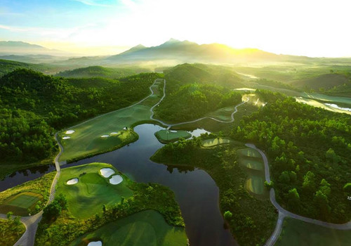 Visiting golfers from a range of internat.jpg