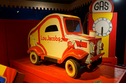 Screenshot 2023 06 23 at 01 24 18 1920px Lou Jacobs miniature clown car and gas pump 1951 1952 wood .png