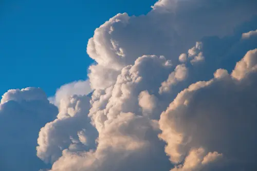 clouds 7584944 1280.webp
