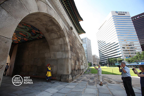 namdaemun tourist (1).jpg