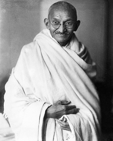 Mahatma Gandhi, studio, 1931.jpg