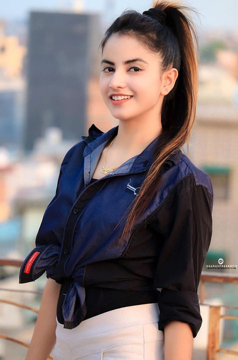 beautiful girl 5406307 960 720.jpg