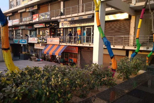 Retail shops in Greater Noida.jpg