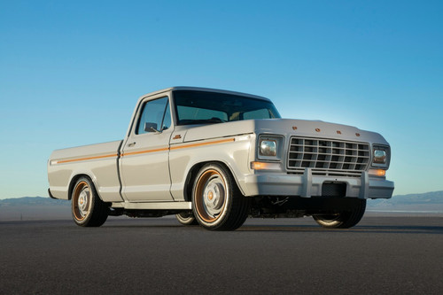 All electric Ford F 100 Eluminator concept truck 01.jpg
