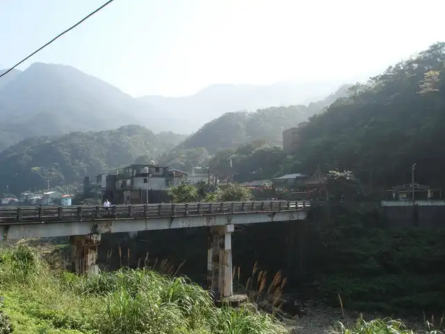猴硐介壽橋