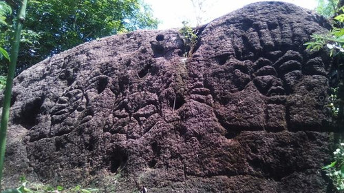 13715 batu megalitikum empat lawang.jpg