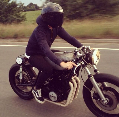 910fe105786e5fbceb158028ecab034a yamaha bikes motorcycles.jpg