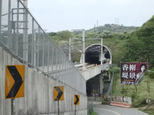仁愛路眺望高鐵隧道.webp
