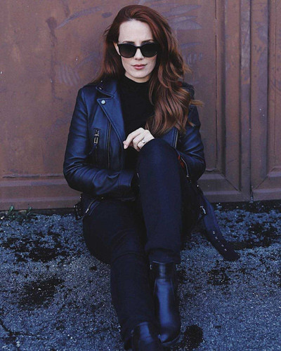 Simone Simons 3.jpg