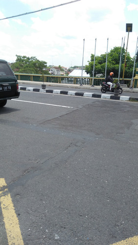 MEDIAN JALAN.jpg