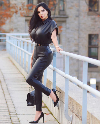 Dressinheels Wallpapers Insta Fit Bio 16.jpg