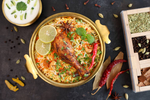Chicken biryani Spicy Indian Malabar biryani Hyderabadi biryani, Dum Biriyani pulao golden bowl Kera.jpg