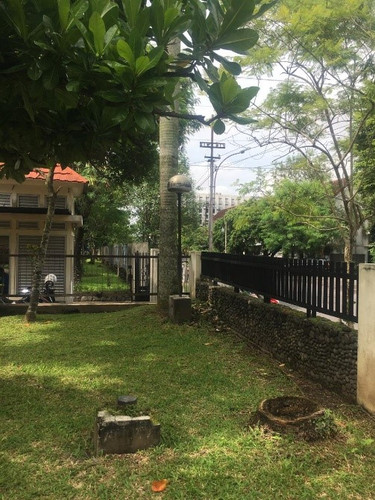 Taman Depan DTS SV UGM.jpg