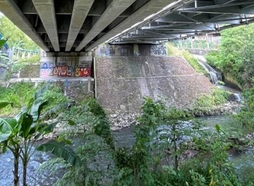 Approach road.jpg