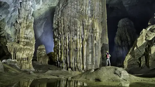 Estalgmites caverna hang son doong 1024x577.webp