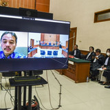 sidang putusan roy suryo rnljlz prv