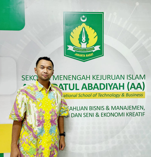 foto kepala sekolah.jpg