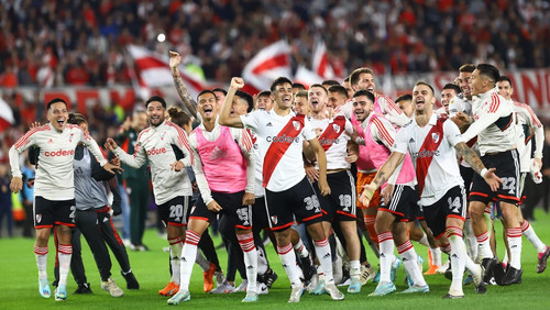 river festeja su triunfo.jpg