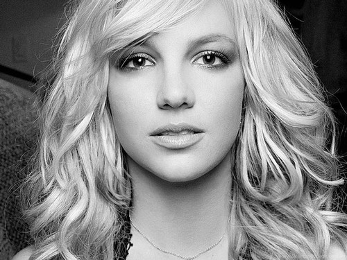black and white britney spears c0cnx86vygtmqtnc kopie.jpg